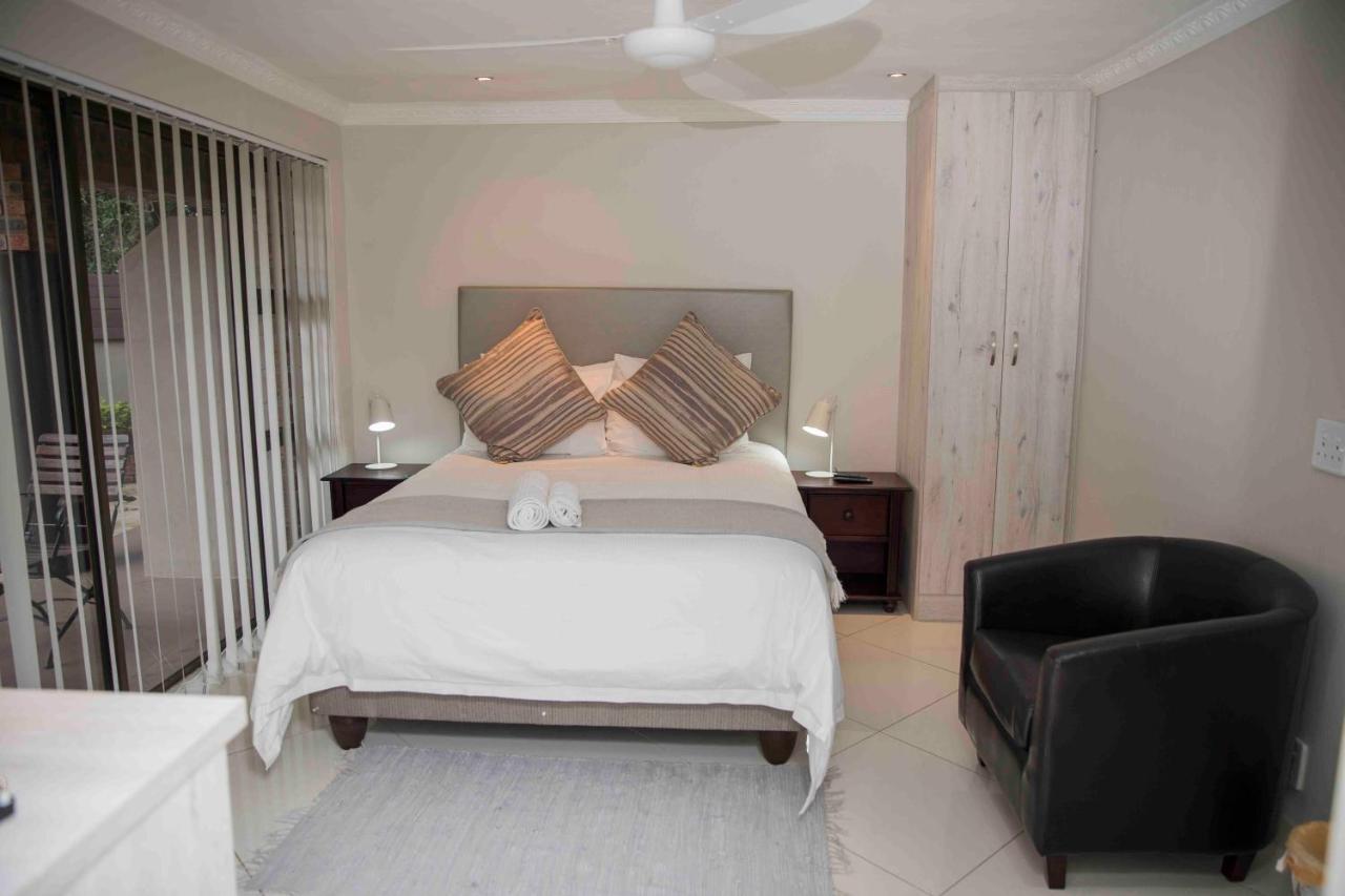 Palmwood Guesthouse Amanzimtoti Bagian luar foto