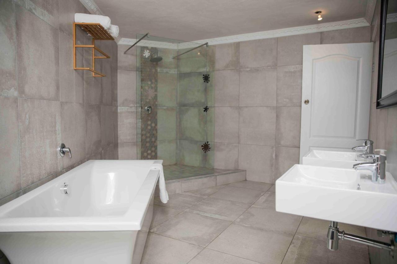 Palmwood Guesthouse Amanzimtoti Bagian luar foto