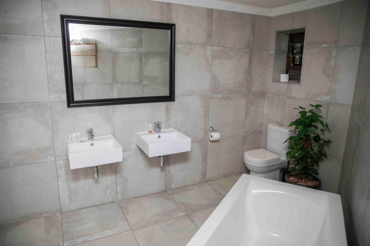 Palmwood Guesthouse Amanzimtoti Bagian luar foto