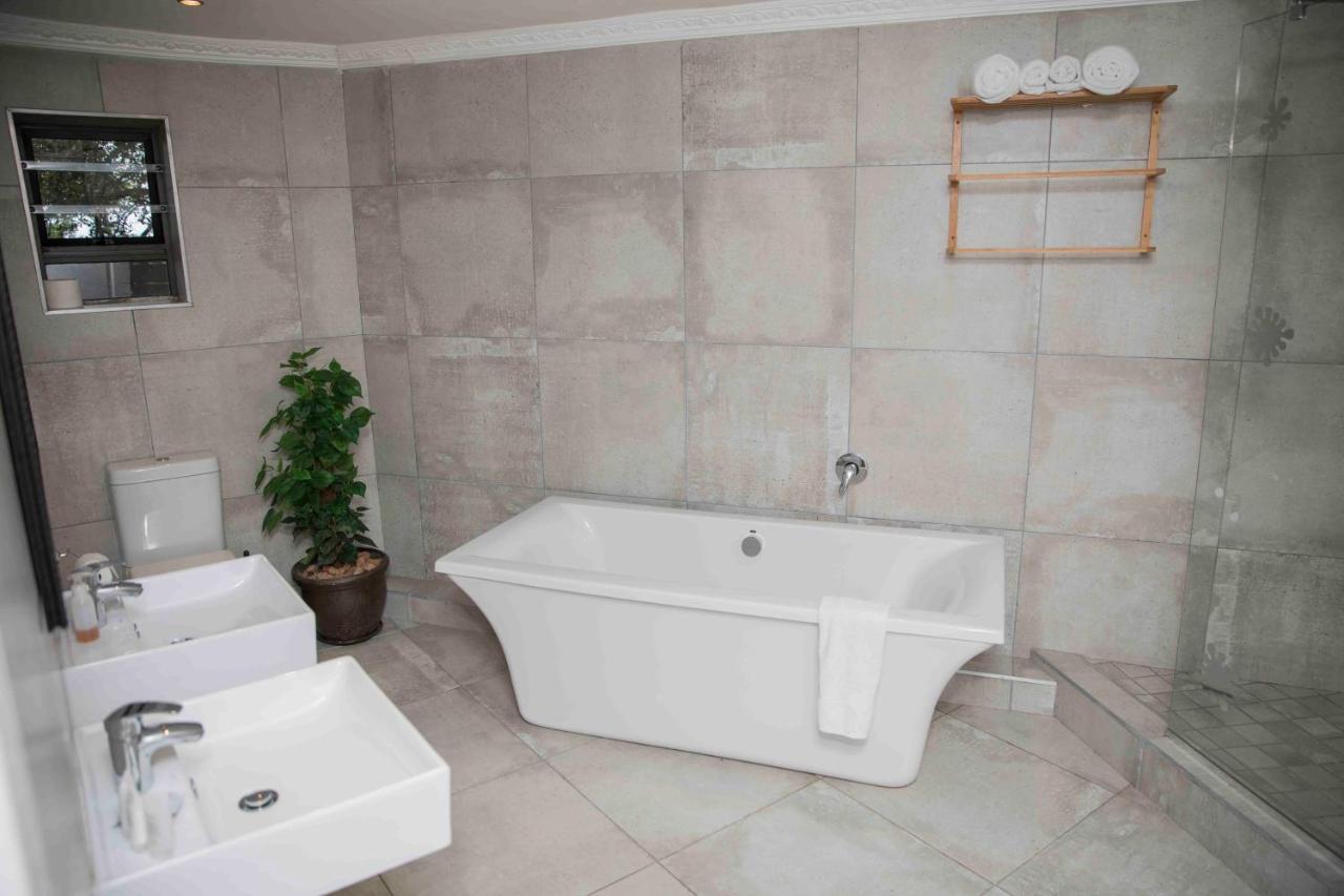 Palmwood Guesthouse Amanzimtoti Bagian luar foto