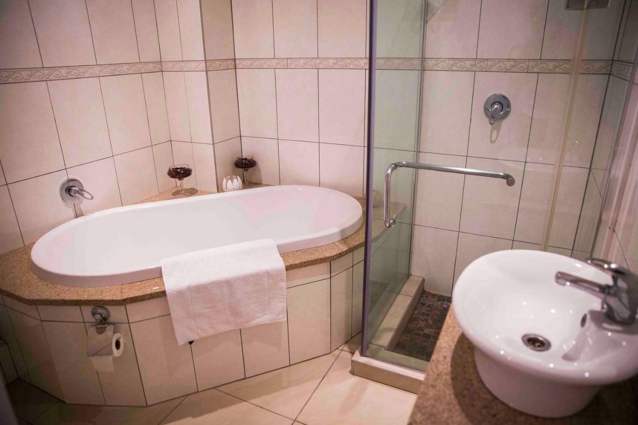 Palmwood Guesthouse Amanzimtoti Bagian luar foto