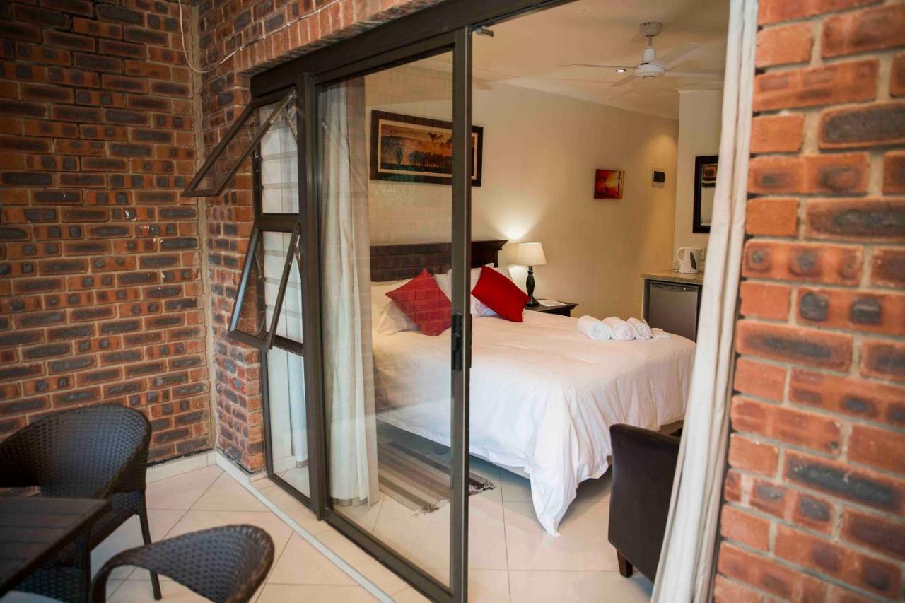 Palmwood Guesthouse Amanzimtoti Bagian luar foto